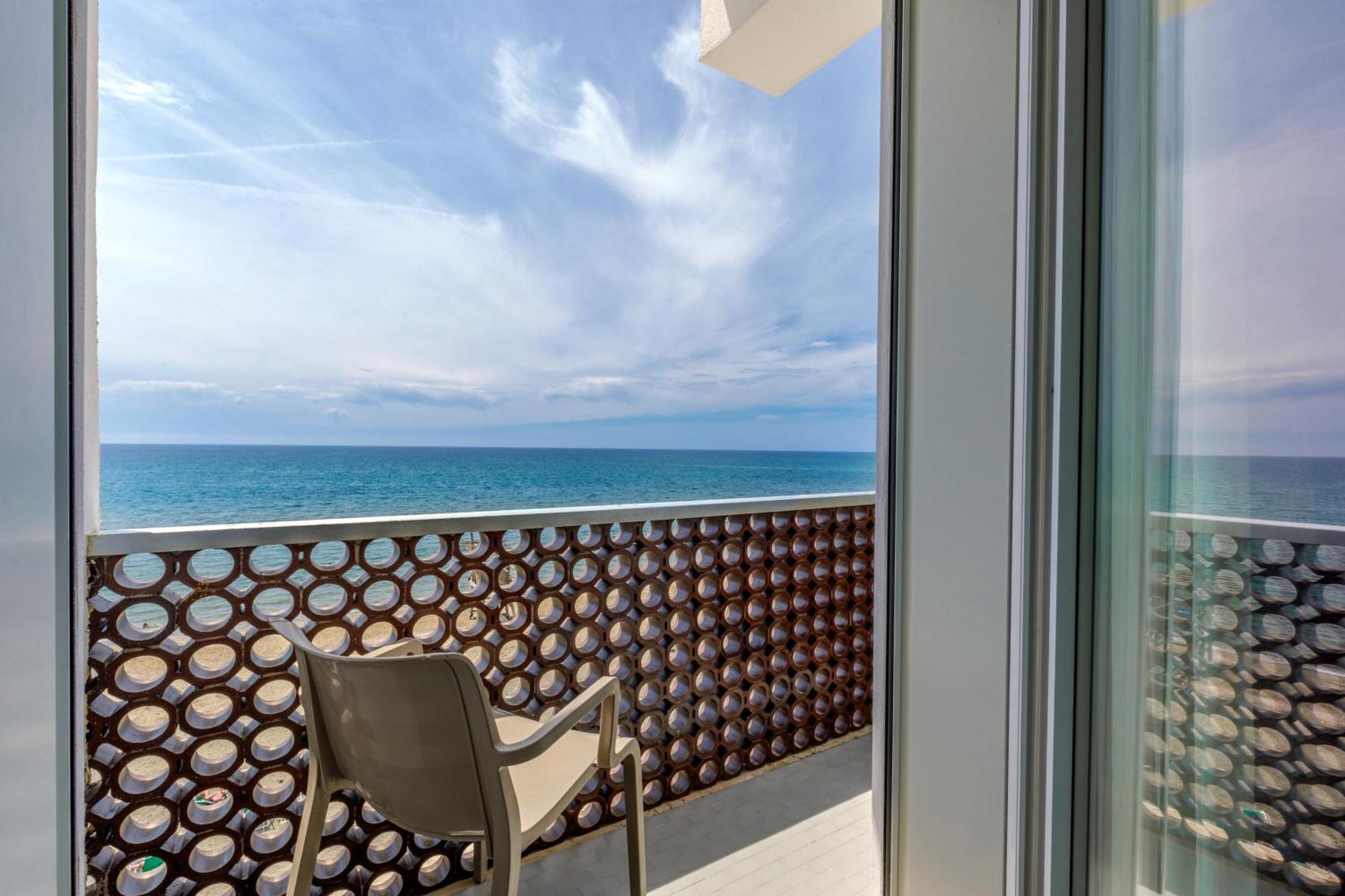 Hotel Tirreno Latina Dış mekan fotoğraf