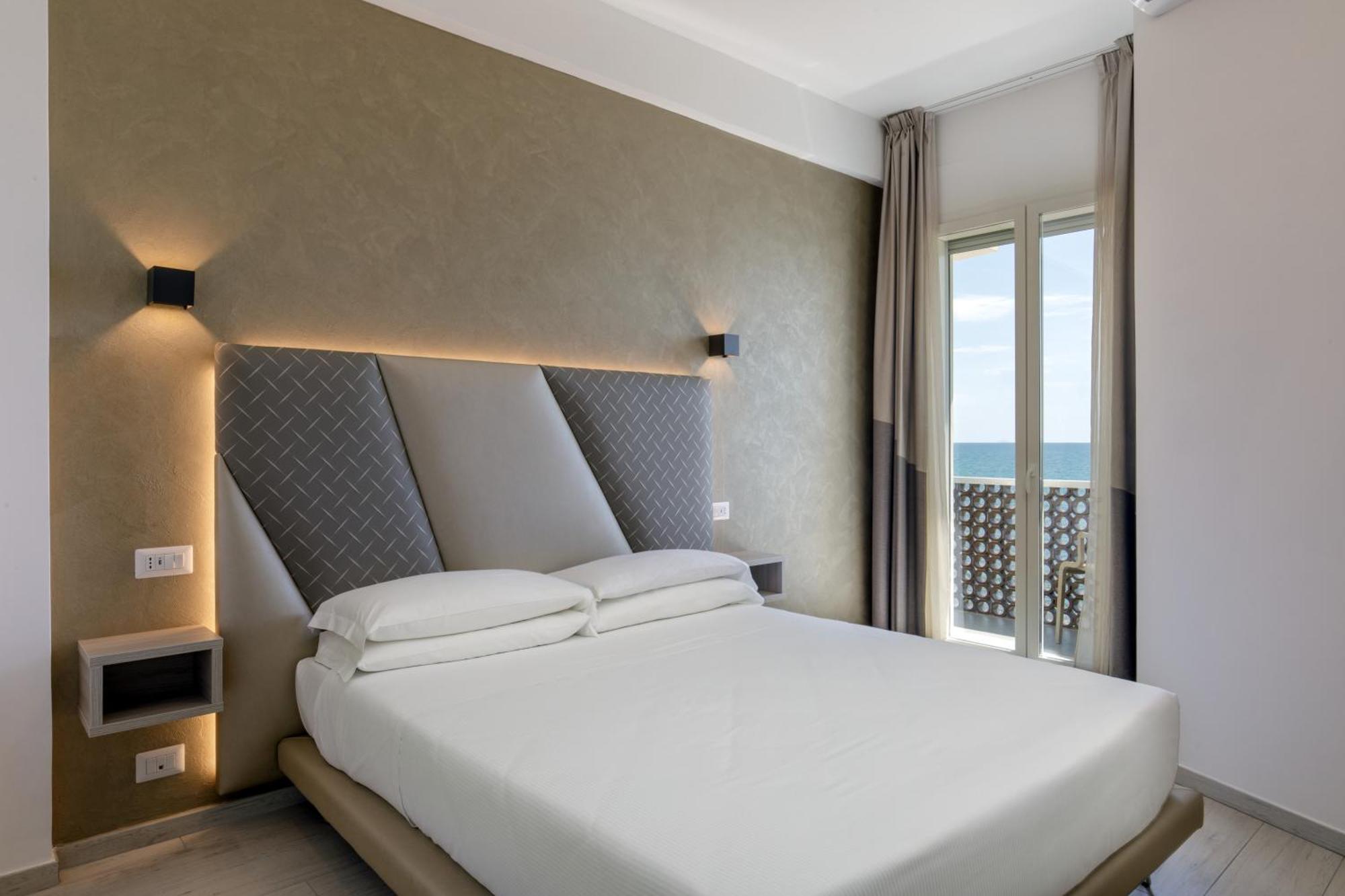 Hotel Tirreno Latina Dış mekan fotoğraf