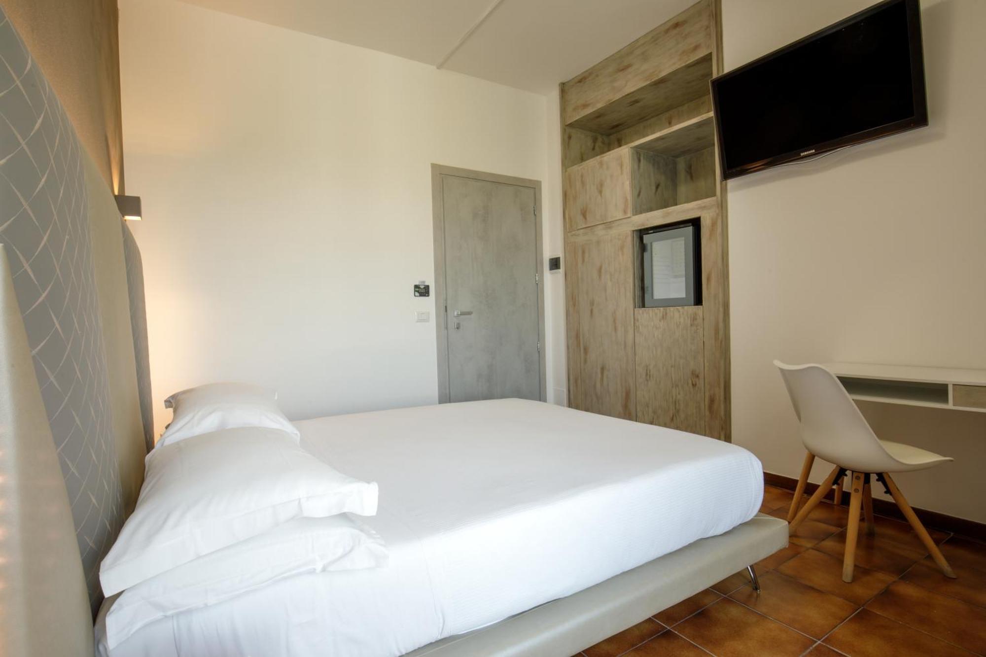 Hotel Tirreno Latina Dış mekan fotoğraf