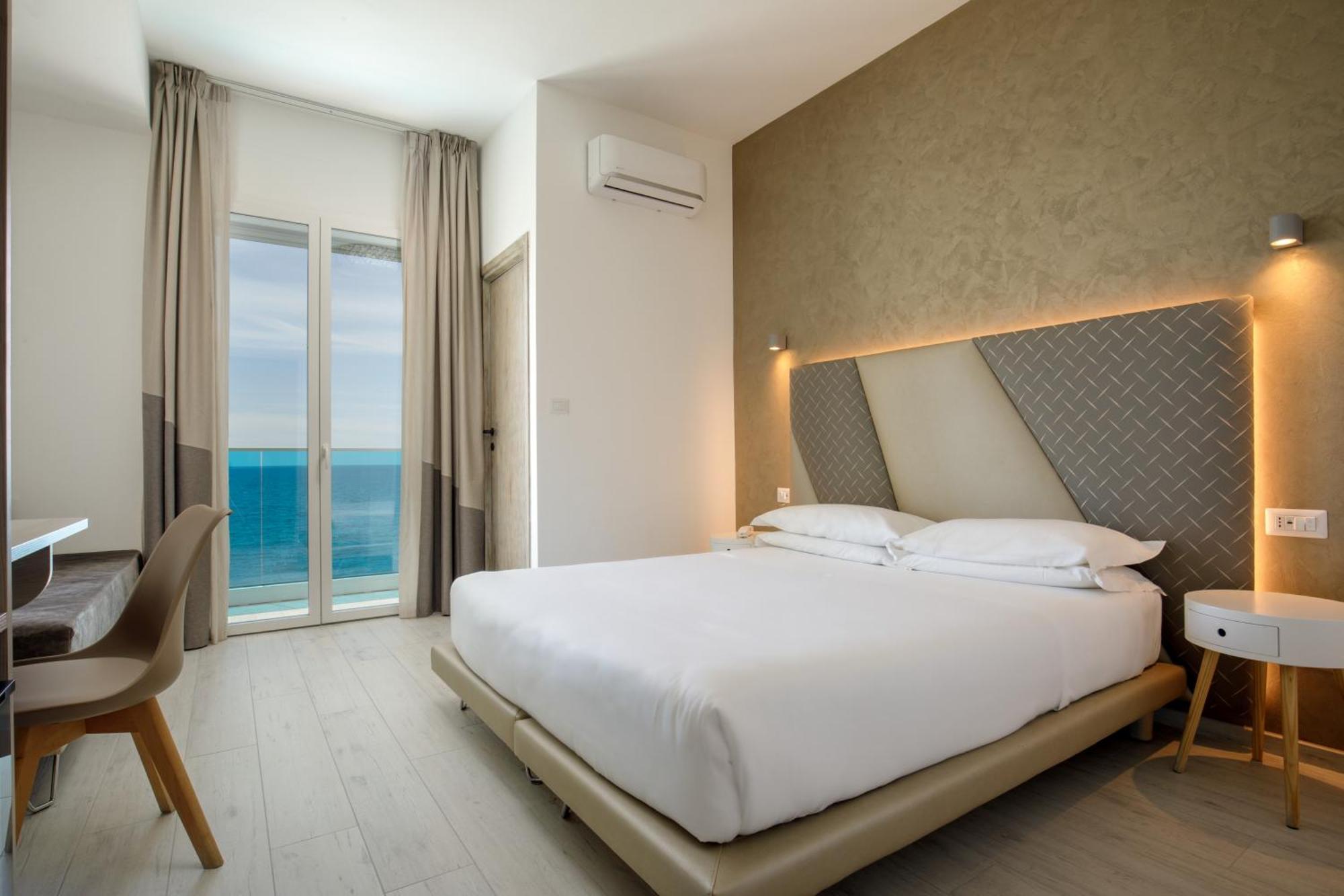 Hotel Tirreno Latina Dış mekan fotoğraf