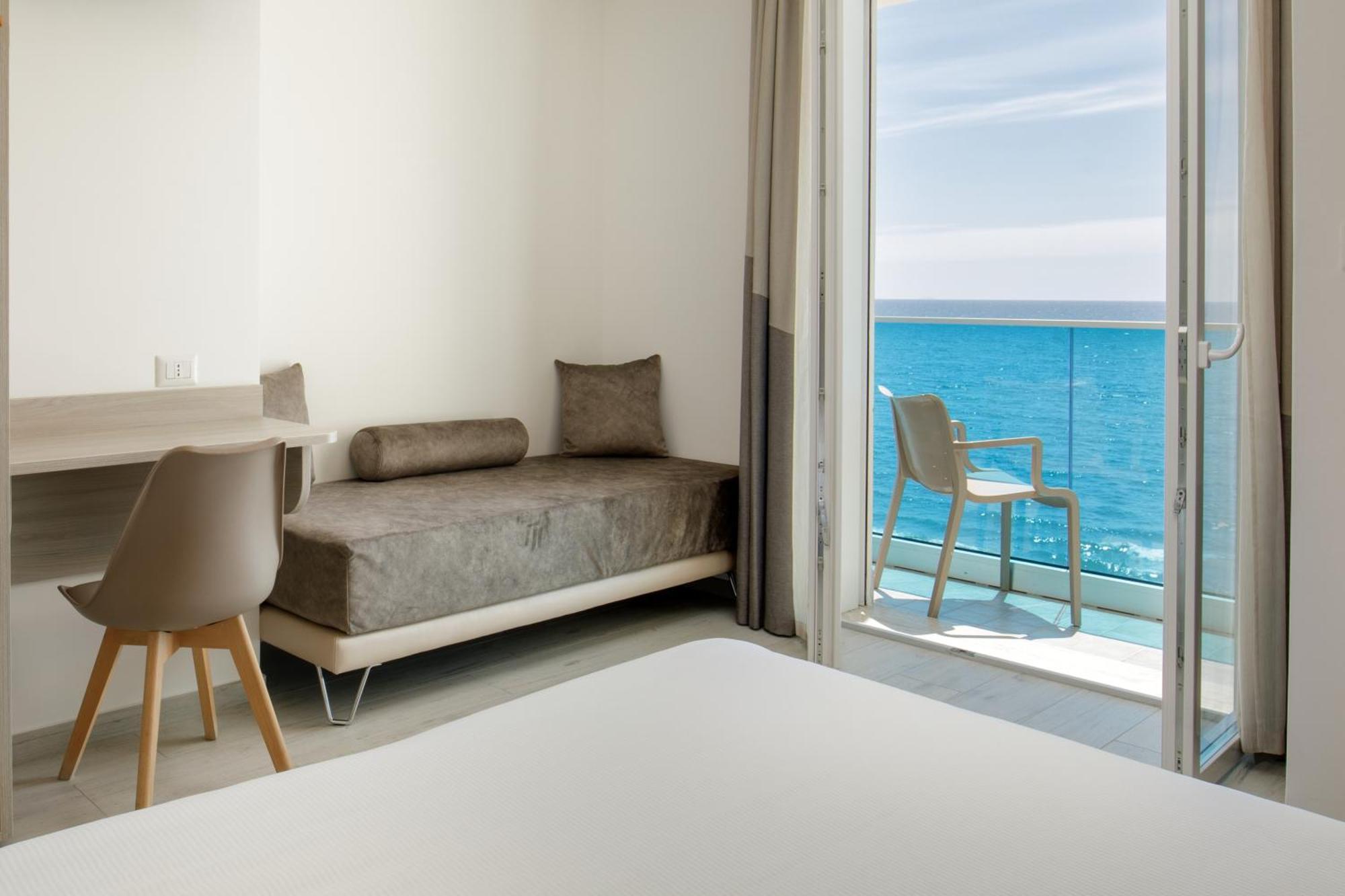 Hotel Tirreno Latina Dış mekan fotoğraf