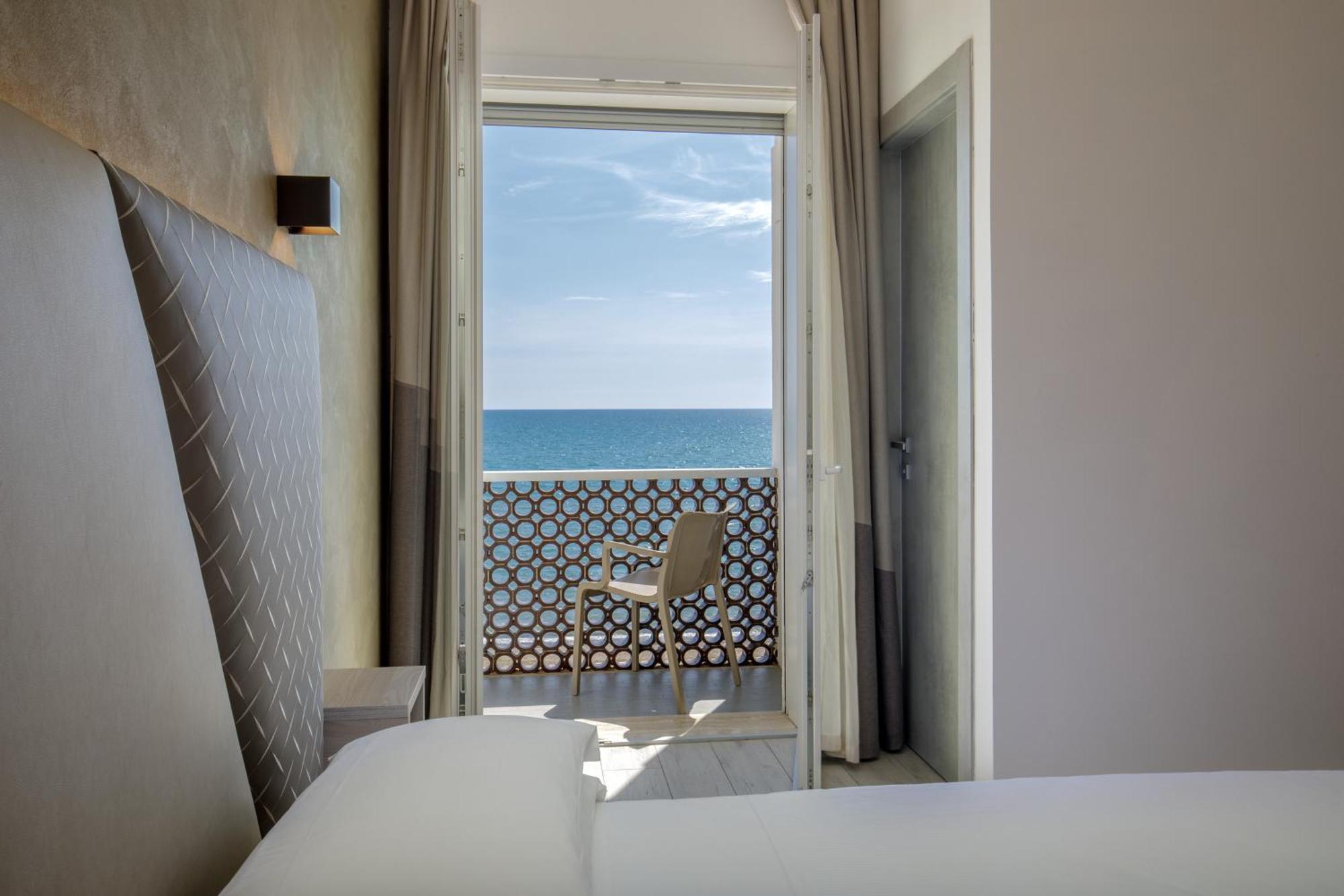Hotel Tirreno Latina Dış mekan fotoğraf