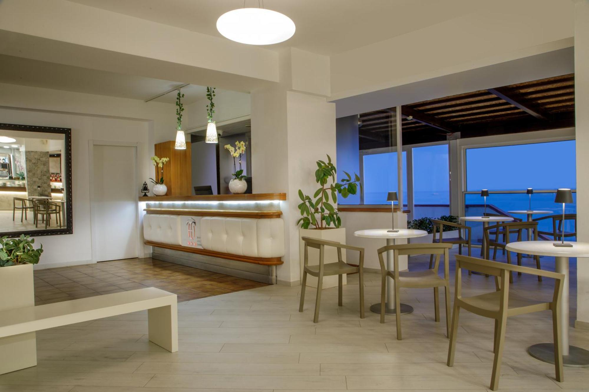 Hotel Tirreno Latina Dış mekan fotoğraf